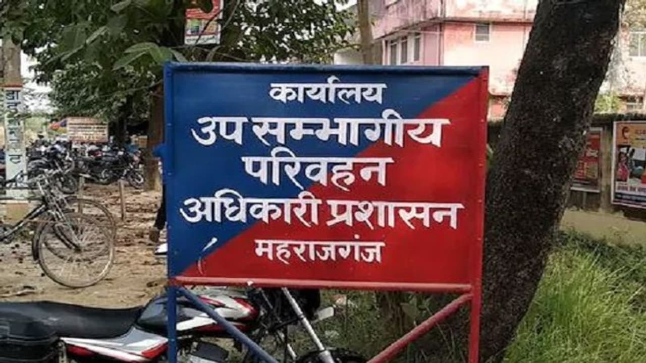 ऑटो का चालान भरने के लिए दिव्यांग चालक ने मां के बेचा मंगलसूत्र, ARTO की मदद से हर जगह हो रही तारीफ ऑटो का चालान भरने के लिए दिव्यांग चालक ने मां के बेचा मंगलसूत्र, ARTO की मदद से हर जगह हो रही तारीफ