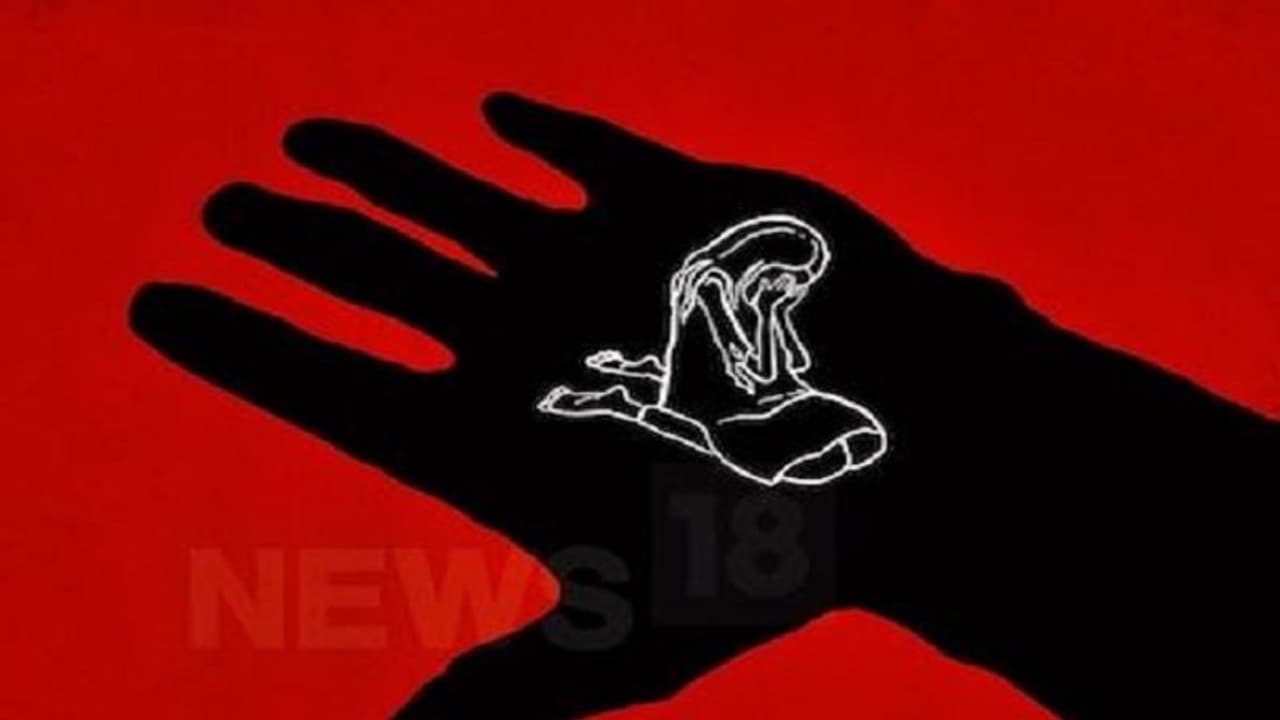 पहले किया सामूहिक दुष्कर्म, मजार के पास फेंक कर हुए फरार, छात्रा ने होश में आकर बताई दर्दभरी दास्तां पहले किया सामूहिक दुष्कर्म, मजार के पास फेंक कर हुए फरार, छात्रा ने होश में आकर बताई दर्दभरी दास्तां