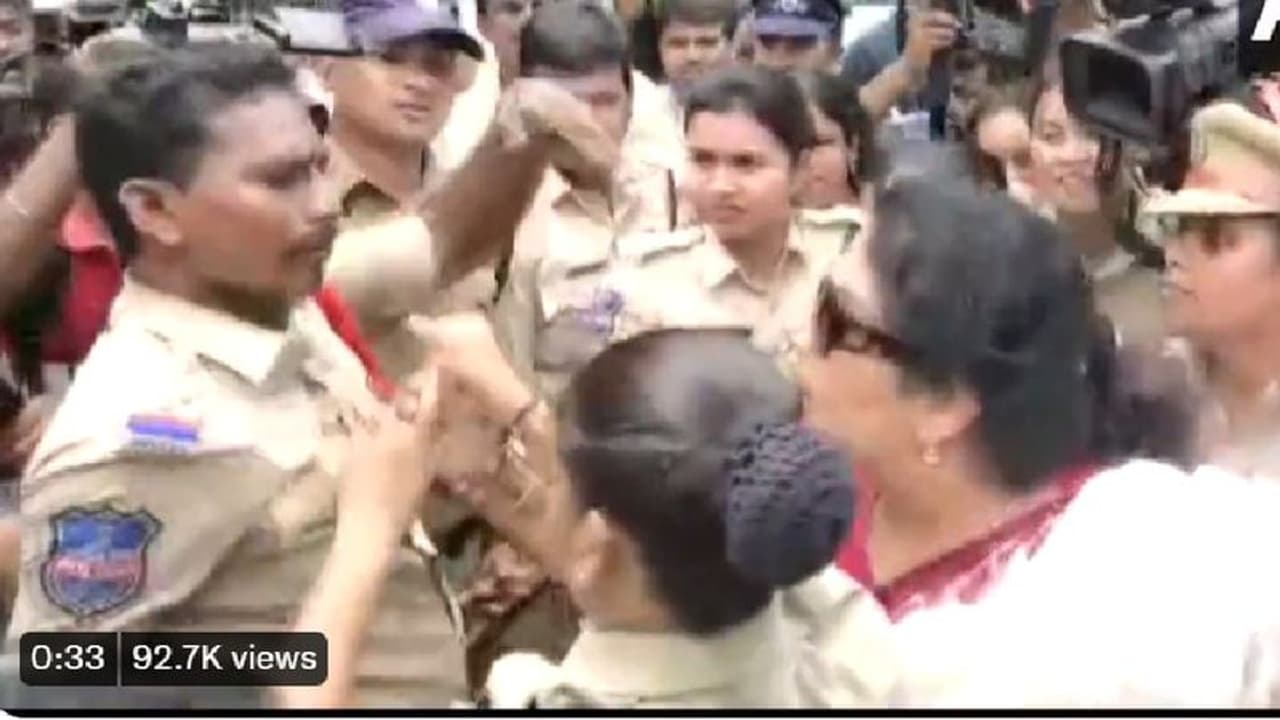 ಪ್ರತಿಭಟನೆ ವೇಳೆ ಪೊಲೀಸರ ಕಾಲರ್ ಹಿಡಿದು ಎಳೆದಾಡಿದ ಕೈ ನಾಯಕಿ ರೇಣುಕಾ ಚೌಧರಿ