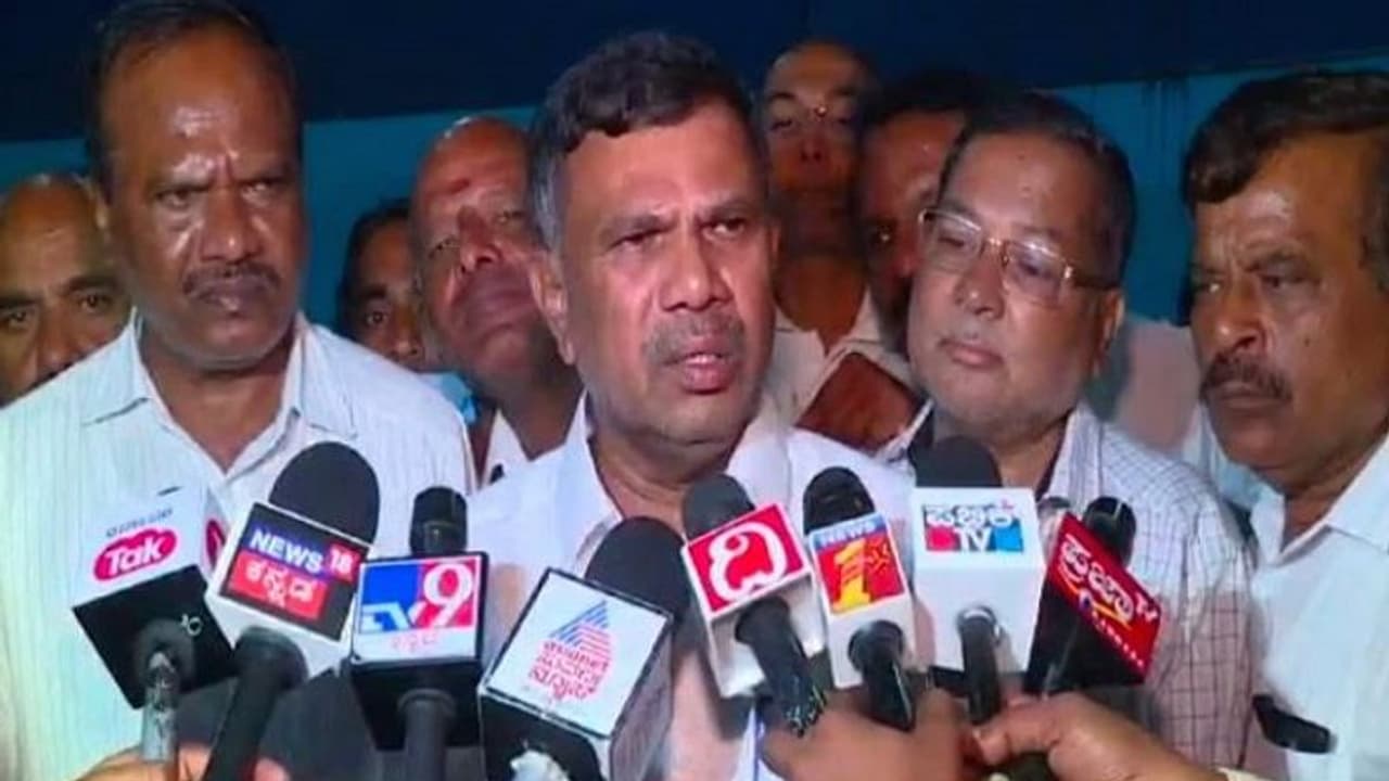 ನಮ್ಮ ಪಕ್ಷದ ಅಭ್ಯರ್ಥಿ ಸೋತಿದ್ದು ಸಂತಸವಾಗಿದೆ, ಜೆಡಿಎಸ್ MLC ಅಚ್ಚರಿ ಹೇಳಿ ನಮ್ಮ ಪಕ್ಷದ ಅಭ್ಯರ್ಥಿ ಸೋತಿದ್ದು ಸಂತಸವಾಗಿದೆ, ಜೆಡಿಎಸ್ MLC ಅಚ್ಚರಿ ಹೇಳಿ