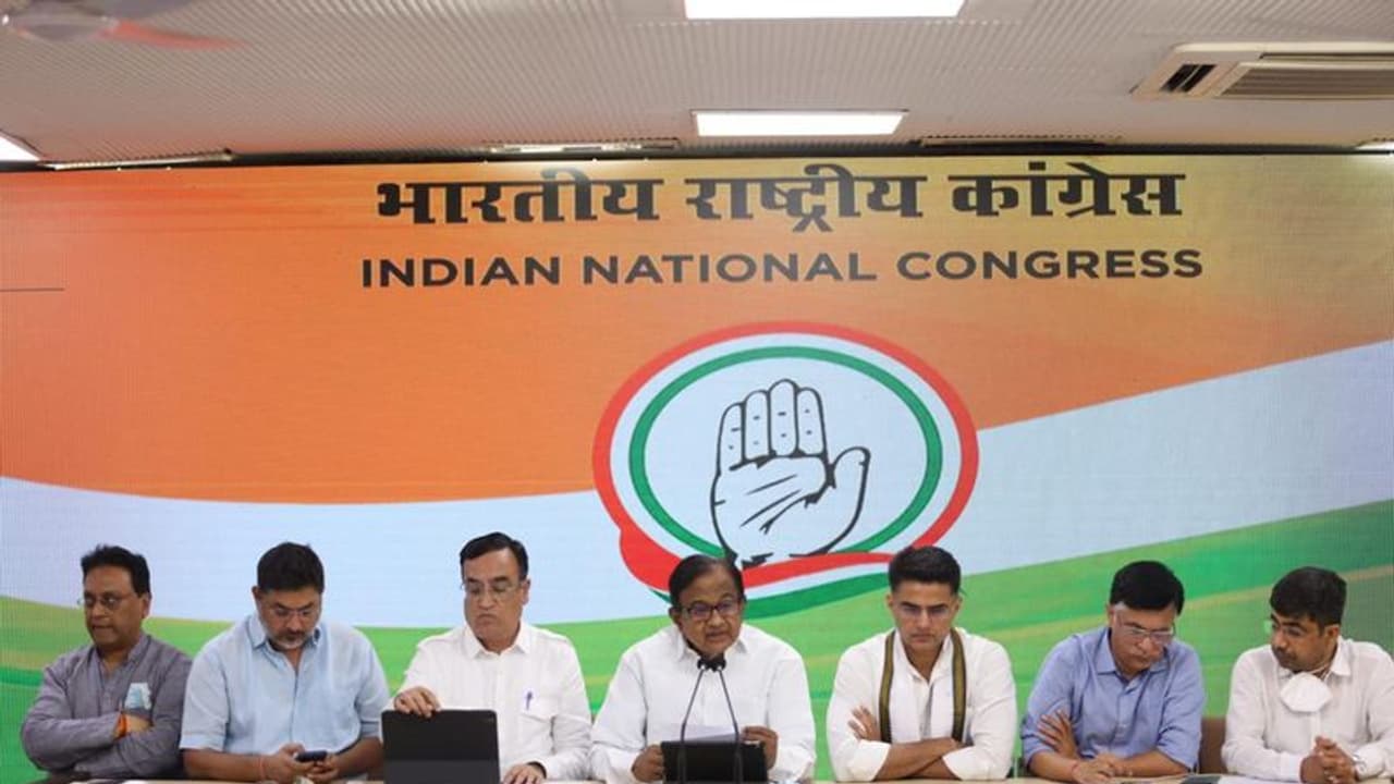 कांग्रेस ने Agnipath योजना की खामियां गिनाई, कहा पायलट प्रोजेक्ट बिना ही लागू करना घातक, स्थगित हो योजना कांग्रेस ने Agnipath योजना की खामियां गिनाई, कहा पायलट प्रोजेक्ट बिना ही लागू करना घातक, स्थगित हो योजना