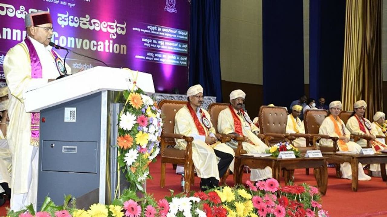 ಕುವೆಂಪು ವಿವಿ ಘಟಿಕೋತ್ಸವ: ಸಮಸ್ಯೆ ಪರಿಹಾರಕ್ಕೆ ಬದ್ಧತೆಯ ವಿದ್ಯಾವಂತರು ಅವಶ್ಯ: ಡಾ.ಶ್ರೀದೇವಿ. ಸಿಂಗ್‌