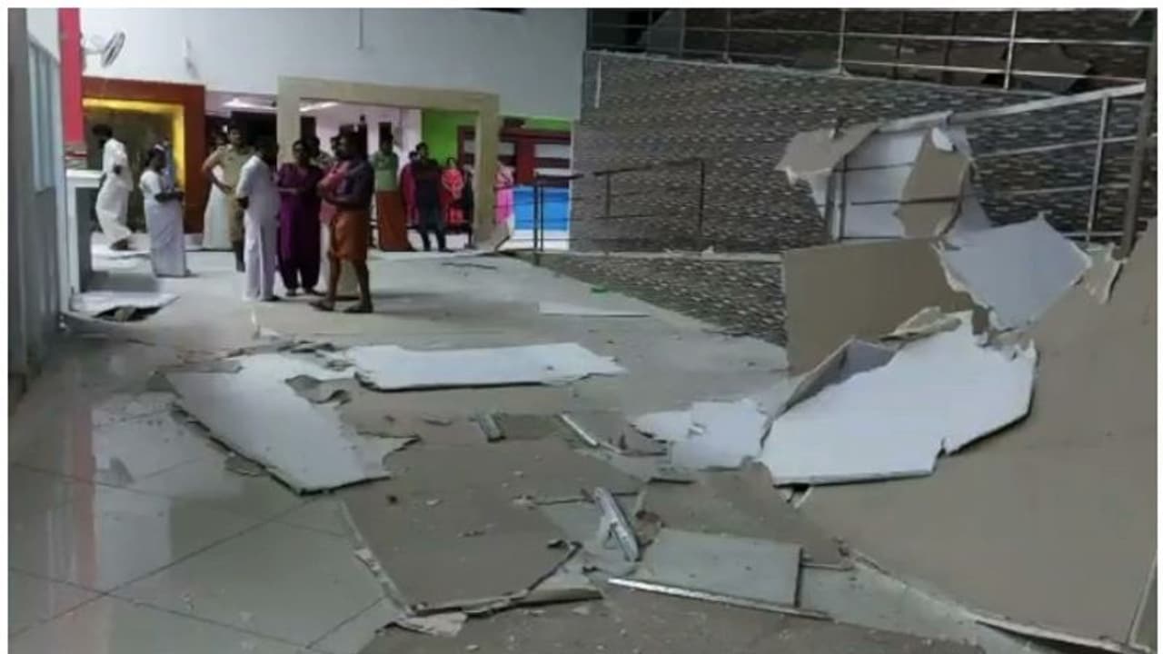 പത്തനാപുരത്ത് ആയുർവേദാശുപത്രി സീലിങ്ങുകള്‍ തകര്‍ന്നു വീണു; മന്ത്രി കെട്ടിടം ഉദ്ഘാടനം ചെയ്തിട്ട് രണ്ട് മാസം