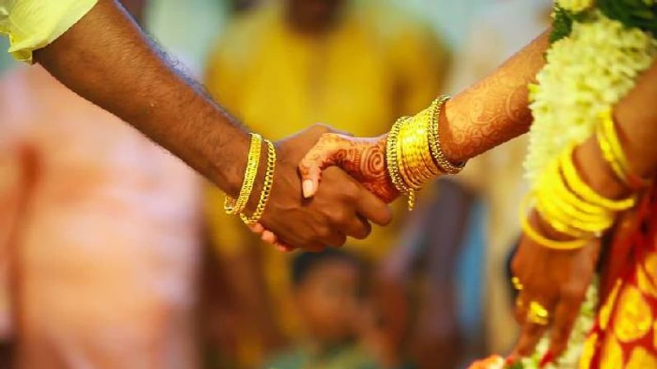 വിവാഹം കഴിക്കണോ വരൻ ക്ലീൻ ഷേവ് ചെയ്യണം, വിചിത്രമായ ചില നിർദ്ദേശങ്ങളുമായി പ്രമേയം