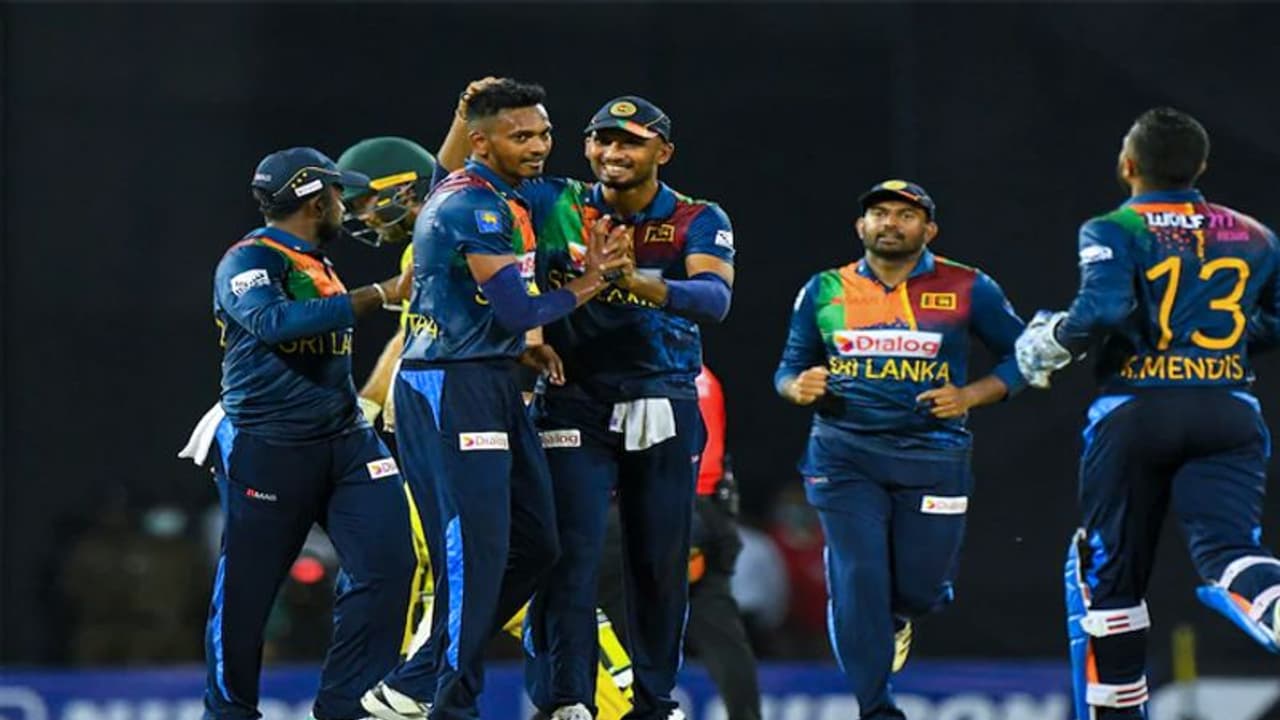 SL vs AUS: ஈசியான இலக்கையே கஷ்டப்பட்டு அடித்த ஆஸ்திரேலியா..! தோல்வி பயத்தை காட்டிய இலங்கை SL vs AUS: ஈசியான இலக்கையே கஷ்டப்பட்டு அடித்த ஆஸ்திரேலியா..! தோல்வி பயத்தை காட்டிய இலங்கை