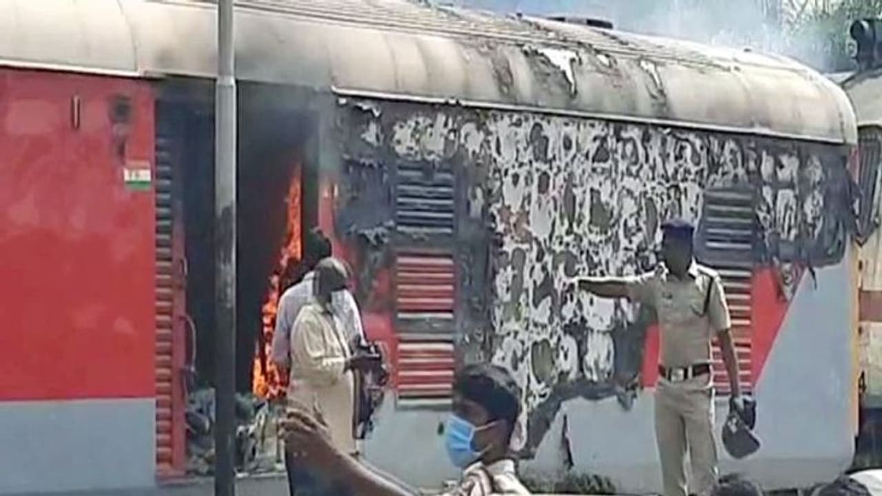 సికింద్రాబాద్ రైల్వేస్టేషన్‌లో విధ్వంసం.. నరసరావుపేటలో సాయి డిఫెన్స్ అకాడమీలో ఐబీ, ఐటీ అధికారుల తనిఖీలు..!