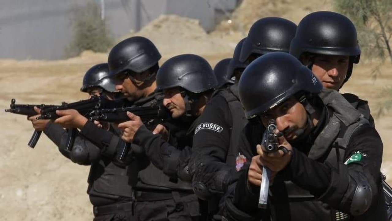 पाकिस्तान में रह रहे चीनी नागरिकों को सता रहा मौत का खौफ, घर से निकलने से पहले पुलिस को देनी होगी खबर