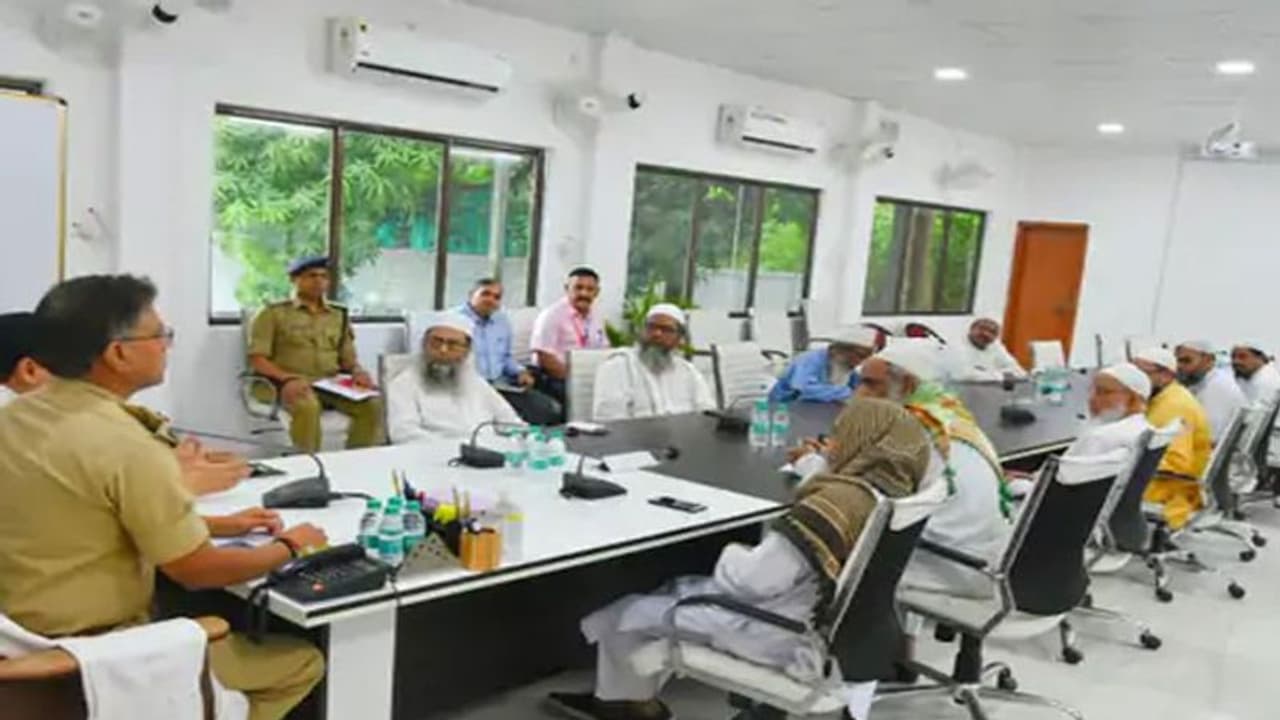 वाराणसी में जुमे की नमाज को लेकर मुस्लिम संगठनों ने की अपील, कहा किसी के बहकावे में आने की जरूरत नहीं वाराणसी में जुमे की नमाज को लेकर मुस्लिम संगठनों ने की अपील, कहा किसी के बहकावे में आने की जरूरत नहीं