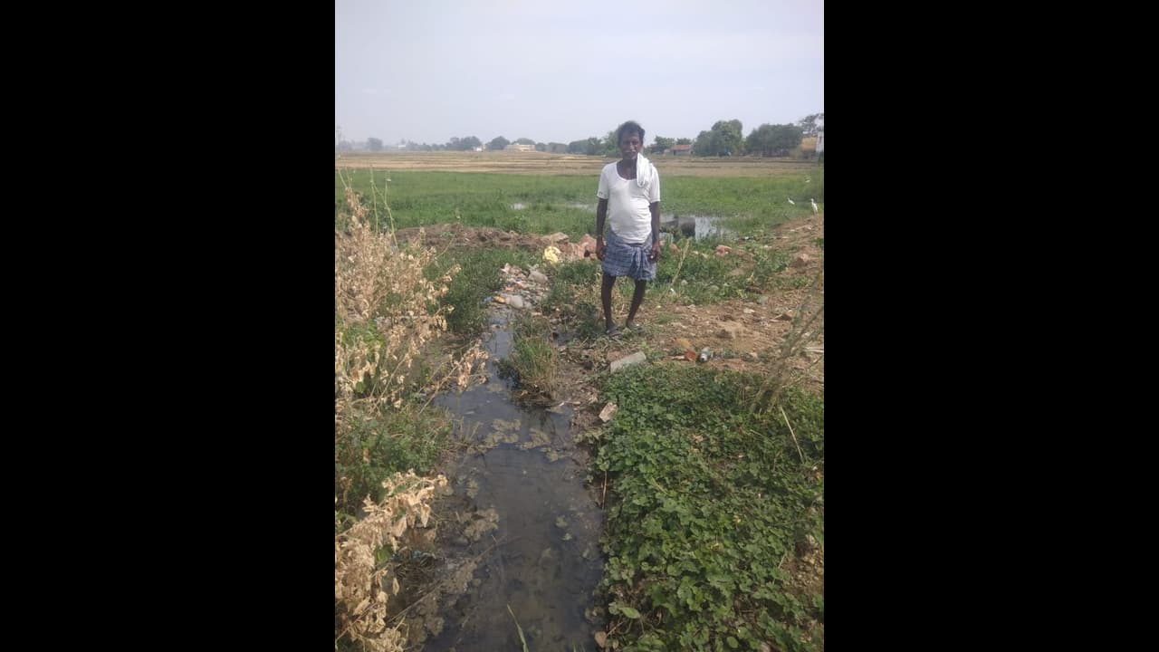 దళితుడి పొలంలోకి ఊరి మురికి నీటి కాలువ.! దళితుడి పొలంలోకి ఊరి మురికి నీటి కాలువ.!