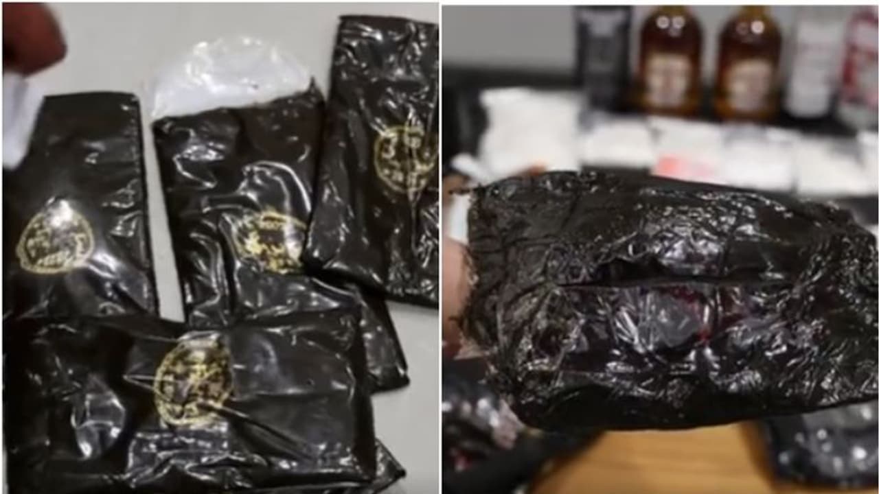 14 കിലോ ഹാഷിഷും മദ്യവുമായി കുവൈത്തില് ഒരാള് പിടിയില് 14 കിലോ ഹാഷിഷും മദ്യവുമായി കുവൈത്തില് ഒരാള് പിടിയില്