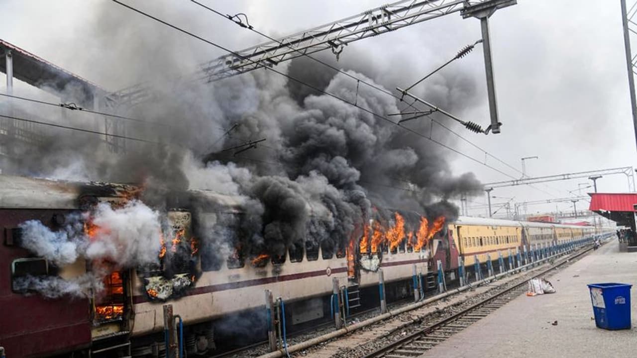 ಅಗ್ನಿಪಥ ವಿರುದ್ಧ ಪ್ರತಿಭಟನೆಯಿಂದ ರೈಲ್ವೆ ಇಲಾಖೆಗೆ 260 ಕೋಟಿ ರೂಪಾಯಿ ನಷ್ಟ!