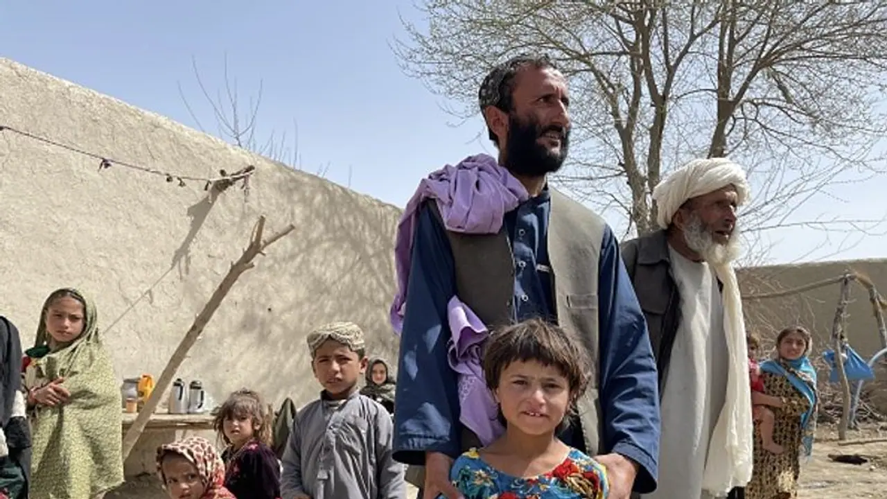 Pakistan set to expel Afghan refugees amid crackdown, warns Afghan embassy
