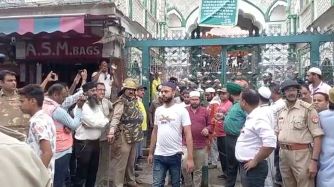 जुमे की नमाज के बाद सहारनपुर में भड़की थी हिंसा, इस बार रही शांति जुमे की नमाज के बाद सहारनपुर में भड़की थी हिंसा, इस बार रही शांति