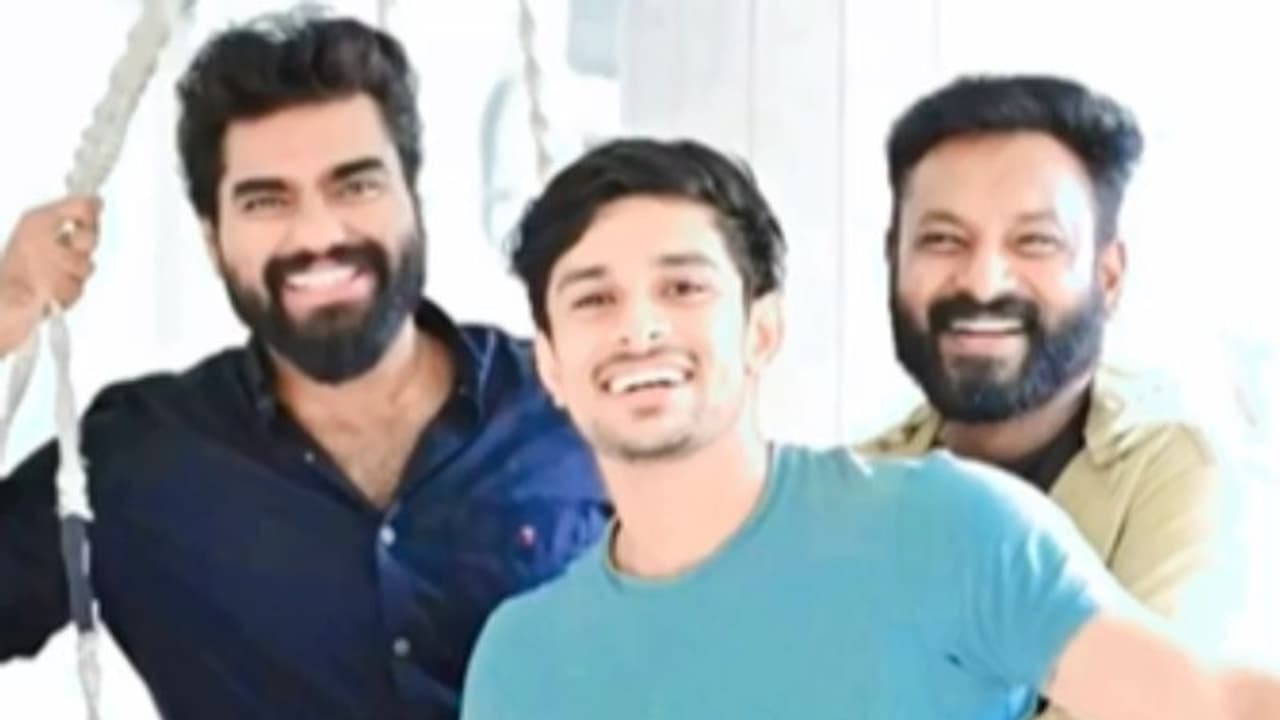 Bigg Boss : 'അവർ ഒന്നിച്ചപ്പോൾ'; മുൻ ബിഗ് ബോസ് താരങ്ങൾക്കൊപ്പം ഡോ. റോബിൻ Bigg Boss : 'അവർ ഒന്നിച്ചപ്പോൾ'; മുൻ ബിഗ് ബോസ് താരങ്ങൾക്കൊപ്പം ഡോ. റോബിൻ