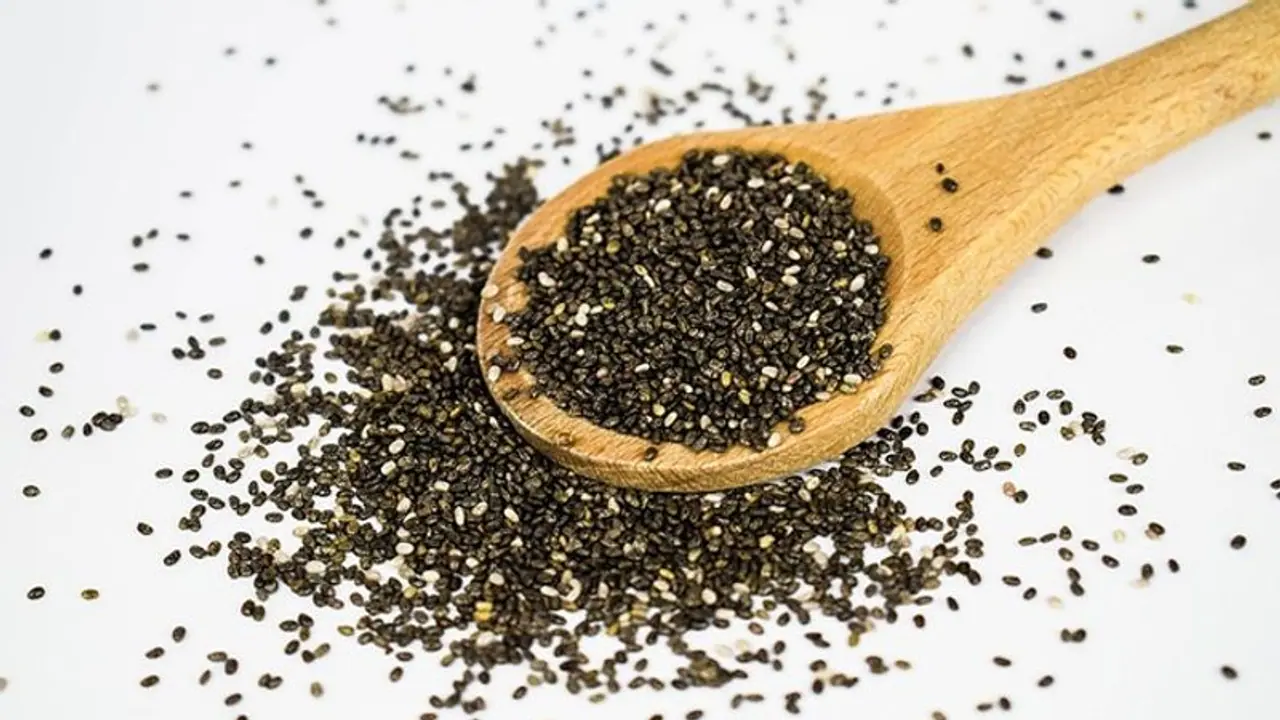 ওজন কমাতে ভরসা রাখুন চিয়া বীজের ওপর, জেনে নিন কীভাবে এটি ওজন কমাতে সাহায্য করে