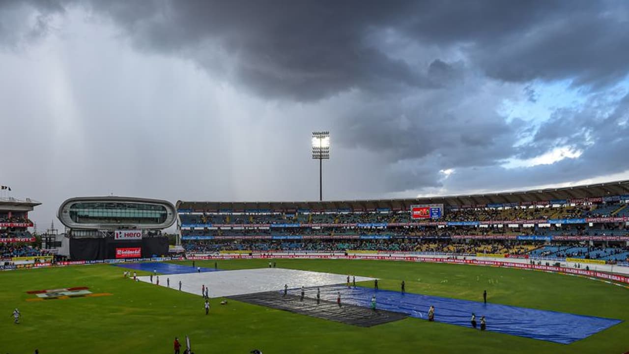 അധികാരക്കളി! രാജ്കോട്ട് സ്റ്റേഡിയത്തിന് പേര് മാറ്റം; ഇന്ത്യ ഇംഗ്ലണ്ട് മൂന്നാം ടെസ്റ്റിന് മുമ്പ് തീരുമാനം അധികാരക്കളി! രാജ്കോട്ട് സ്റ്റേഡിയത്തിന് പേര് മാറ്റം; ഇന്ത്യ ഇംഗ്ലണ്ട് മൂന്നാം ടെസ്റ്റിന് മുമ്പ് തീരുമാനം