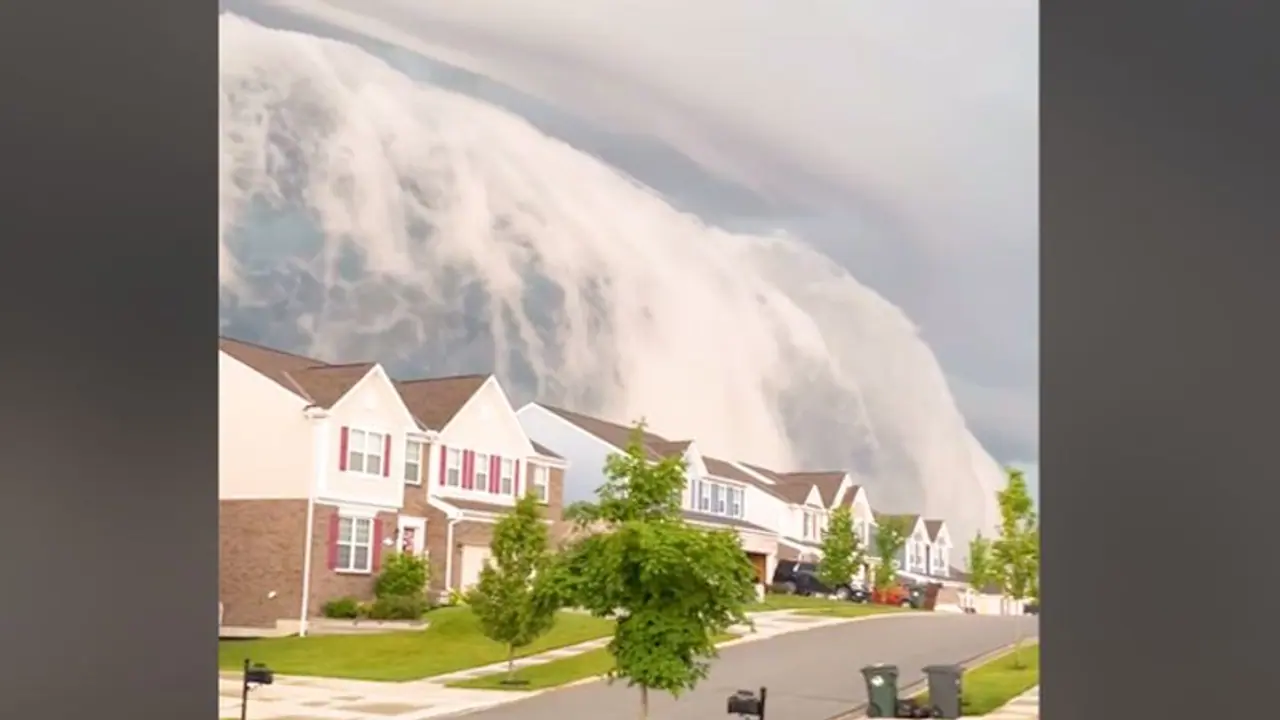 Watch: Giant tsunami like clouds leave internet puzzled Watch: Giant tsunami like clouds leave internet puzzled