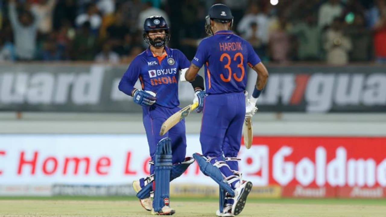 IND vs SA: టీమిండియాను ఆదుకున్న హార్ధిక్ పాండ్యా, దినేశ్ కార్తీక్.. సఫారీల ముందు భారీ టార్గెట్