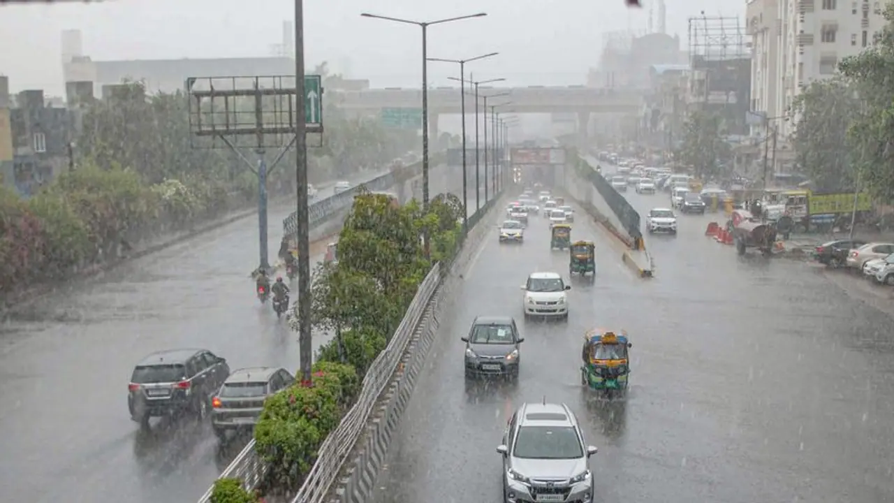 Bengaluru to receive more rainfall over next few days; netizens share their ordeal on Twitter Bengaluru to receive more rainfall over next few days; netizens share their ordeal on Twitter