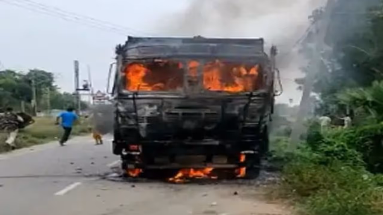 अग्निपथ पर बिहार में उग्र प्रदर्शन: पूरे राज्य का बंद बुलाया गया, 15 जिलों में इंटरनेट ठप...बस ट्रक फूंके गए अग्निपथ पर बिहार में उग्र प्रदर्शन: पूरे राज्य का बंद बुलाया गया, 15 जिलों में इंटरनेट ठप...बस ट्रक फूंके गए