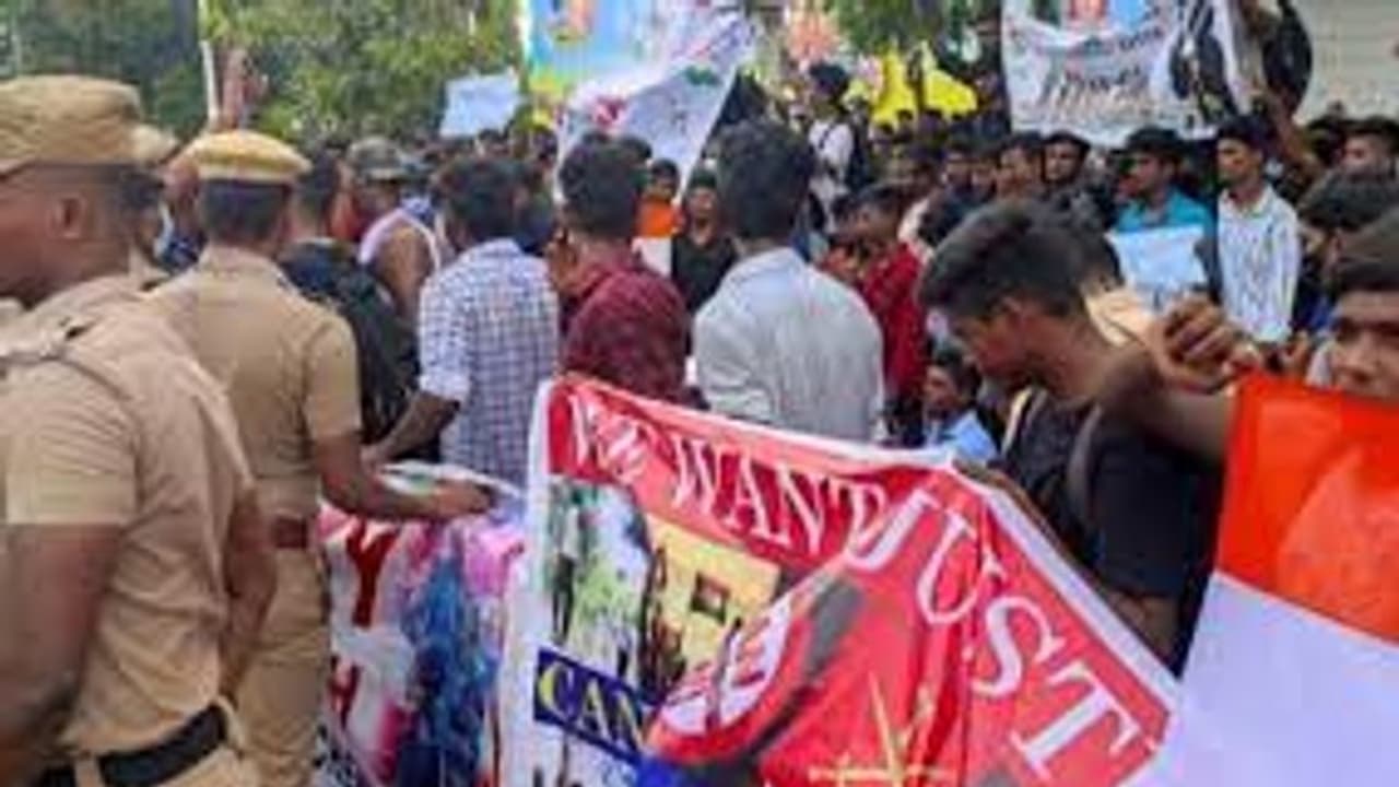 அக்னிபத் திட்டத்திற்கு எதிர்ப்பு.. திரண்ட இளைஞர்கள்.. சென்னையிலும் வெடித்த போராட்டம்..