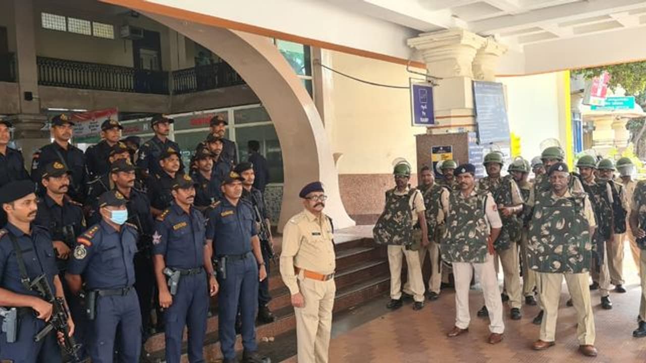 Agnipath: గుంటూరు రైల్వే స్టేషన్ వైపు దూసుకొచ్చిన ఆర్మీ అభ్యర్థులు.. 200 మంది అరెస్ట్ 