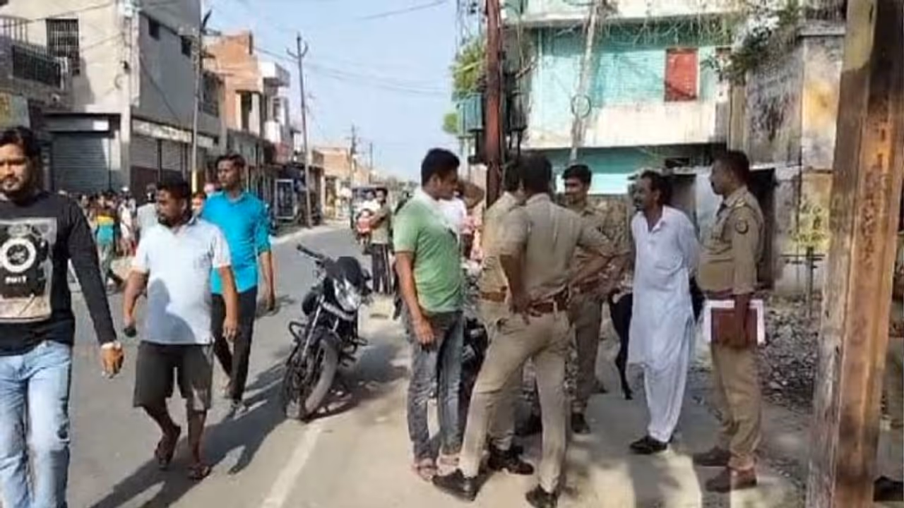 छात्रा पर फोन से बात करने का दबाव बना रहा था मौलाना, मना करने पर घर में घुसकर कर दिया हमला, मां की हुई मौत छात्रा पर फोन से बात करने का दबाव बना रहा था मौलाना, मना करने पर घर में घुसकर कर दिया हमला, मां की हुई मौत