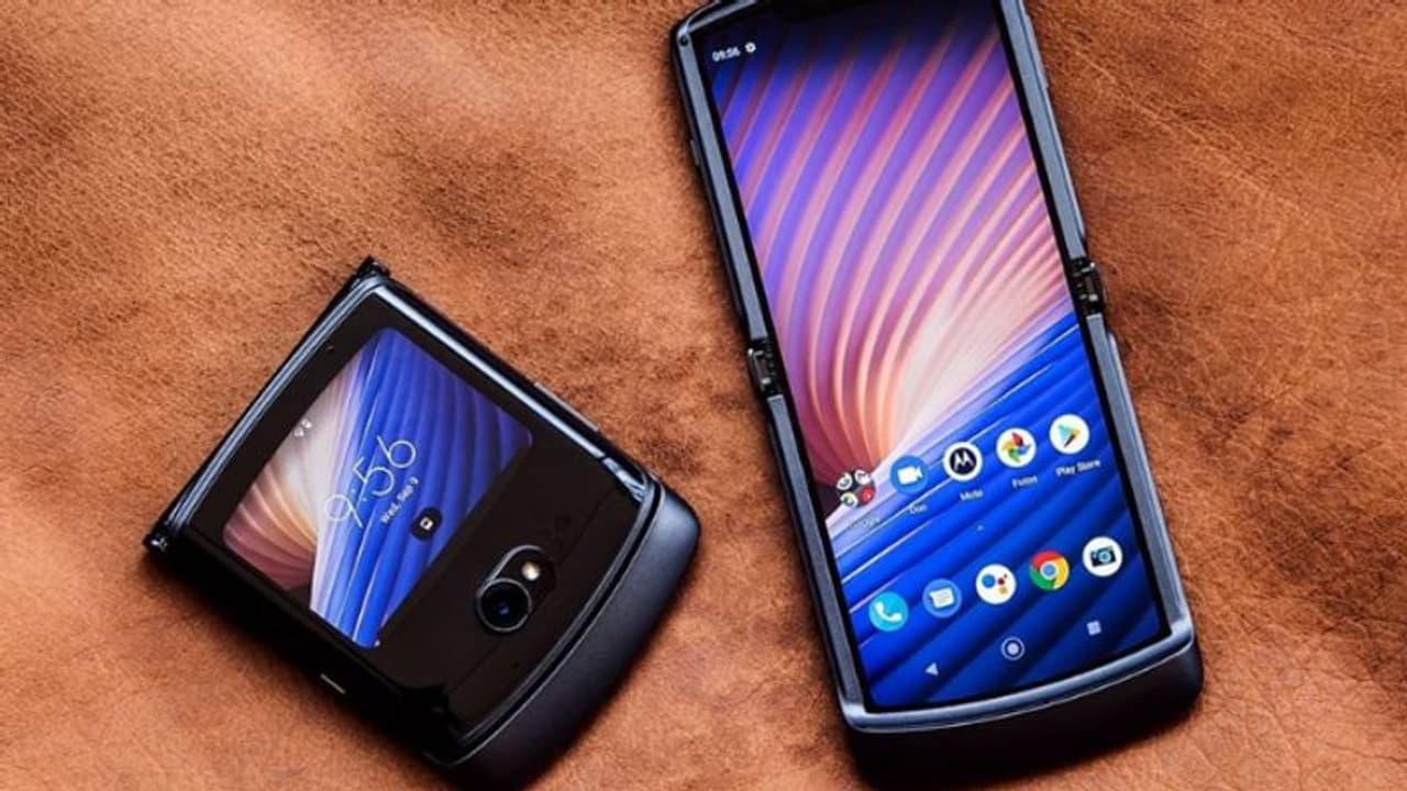 सबके पसीने छुड़ाने आ रहा मोटोरोला का Moto Razr 3 स्मार्टफोन, फीचर्स के सामने कीमत भी फेल सबके पसीने छुड़ाने आ रहा मोटोरोला का Moto Razr 3 स्मार्टफोन, फीचर्स के सामने कीमत भी फेल