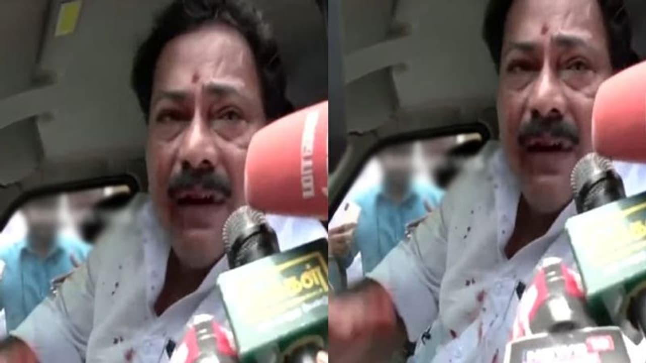 அதிமுக தலைமை அலுவலகத்தில் பயங்கர மோதல்... எடப்பாடியார் ஆதரவாளருக்கு வாயில் இருந்து கொட்டிய ரத்தம்.. அதிமுக தலைமை அலுவலகத்தில் பயங்கர மோதல்... எடப்பாடியார் ஆதரவாளருக்கு வாயில் இருந்து கொட்டிய ரத்தம்..