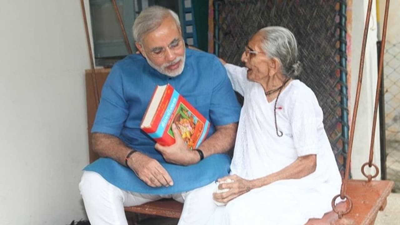 குஷ்பு முதல் சோனு சூட் வரை... பிரதமர் மோடியின் தாய் ஹீராபென் மறைவுக்கு இரங்கல் தெரிவித்த சினிமா நட்சத்திரங்கள் குஷ்பு முதல் சோனு சூட் வரை... பிரதமர் மோடியின் தாய் ஹீராபென் மறைவுக்கு இரங்கல் தெரிவித்த சினிமா நட்சத்திரங்கள்