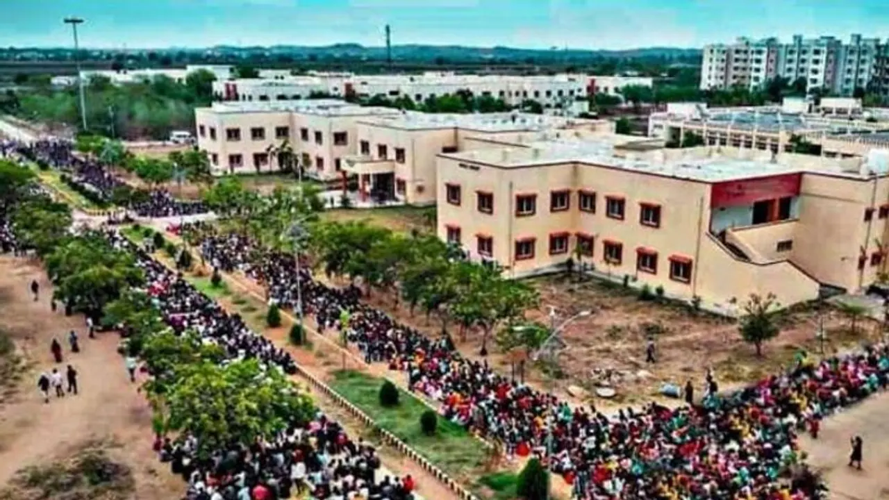 బాసర ట్రిపుల్ ఐటీ సమస్యలపై విద్యాశాఖ ఉన్నతాధికారులతో మంత్రి సబితా భేటీ బాసర ట్రిపుల్ ఐటీ సమస్యలపై విద్యాశాఖ ఉన్నతాధికారులతో మంత్రి సబితా భేటీ