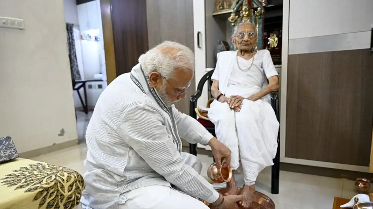 मोदी ने 1st Time बताया बचपन का रुला देने वाला संघर्षः डेढ़ कमरे का घर,  बाथरूम ना खिड़की, छत से टपकता था पानी
