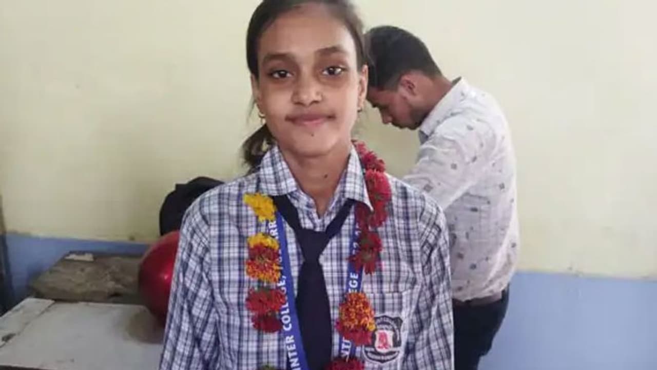 Up board 10 result 2022: ऑटो चालक की बेटी नैंसी ने हासिल किया पांचवा स्थान, डीएम बनने का सपना Up board 10 result 2022: ऑटो चालक की बेटी नैंसी ने हासिल किया पांचवा स्थान, डीएम बनने का सपना