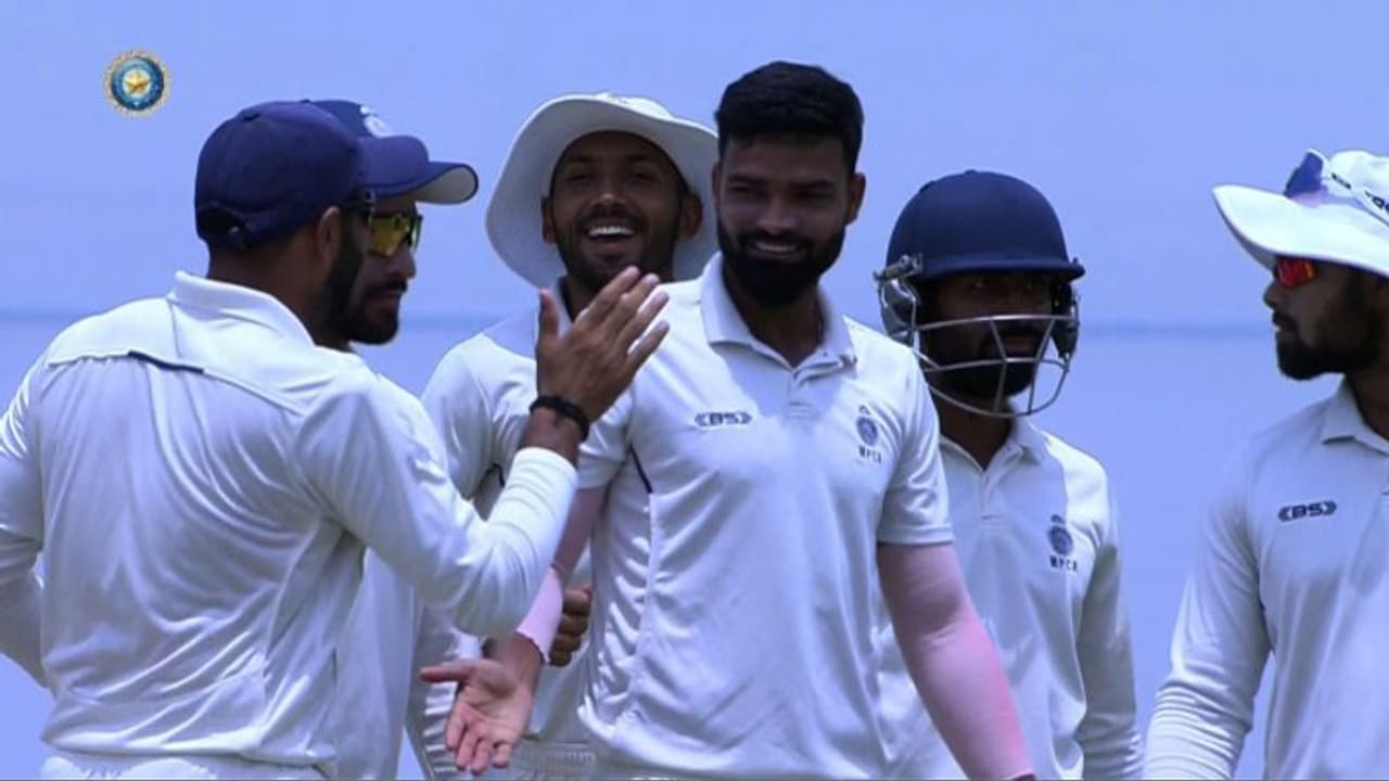 രഞ്ജി ട്രോഫി: മുംബൈ മധ്യപ്രേദേശ് കിരീടപ്പോര് രഞ്ജി ട്രോഫി: മുംബൈ മധ്യപ്രേദേശ് കിരീടപ്പോര്