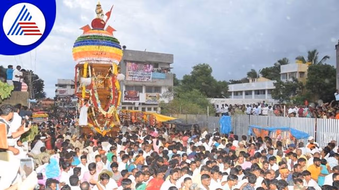 ಗದಗನ ಸಂಗೀತ ರಥೋತ್ಸವದಲ್ಲಿ ಮಿಂದೆದ್ದ ಭಕ್ತ ಸಾಗರ: 2 ವರ್ಷಗಳ ನಂತರ ನಡೆದ ಅದ್ಧೂರಿ ಜಾತ್ರೆ..! ಗದಗನ ಸಂಗೀತ ರಥೋತ್ಸವದಲ್ಲಿ ಮಿಂದೆದ್ದ ಭಕ್ತ ಸಾಗರ: 2 ವರ್ಷಗಳ ನಂತರ ನಡೆದ ಅದ್ಧೂರಿ ಜಾತ್ರೆ..!