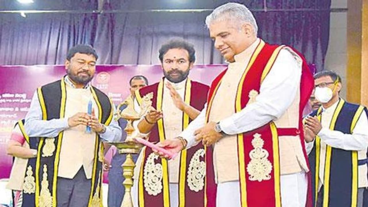 ఈఎస్ఐసీ ఆస్పత్రుల ఆధునీకరణకు కేంద్రం ప్రణాళికలు.. త్వరలో రామచంద్రాపురం, నాచారంలో ప్రారంభం.. ఈఎస్ఐసీ ఆస్పత్రుల ఆధునీకరణకు కేంద్రం ప్రణాళికలు.. త్వరలో రామచంద్రాపురం, నాచారంలో ప్రారంభం..