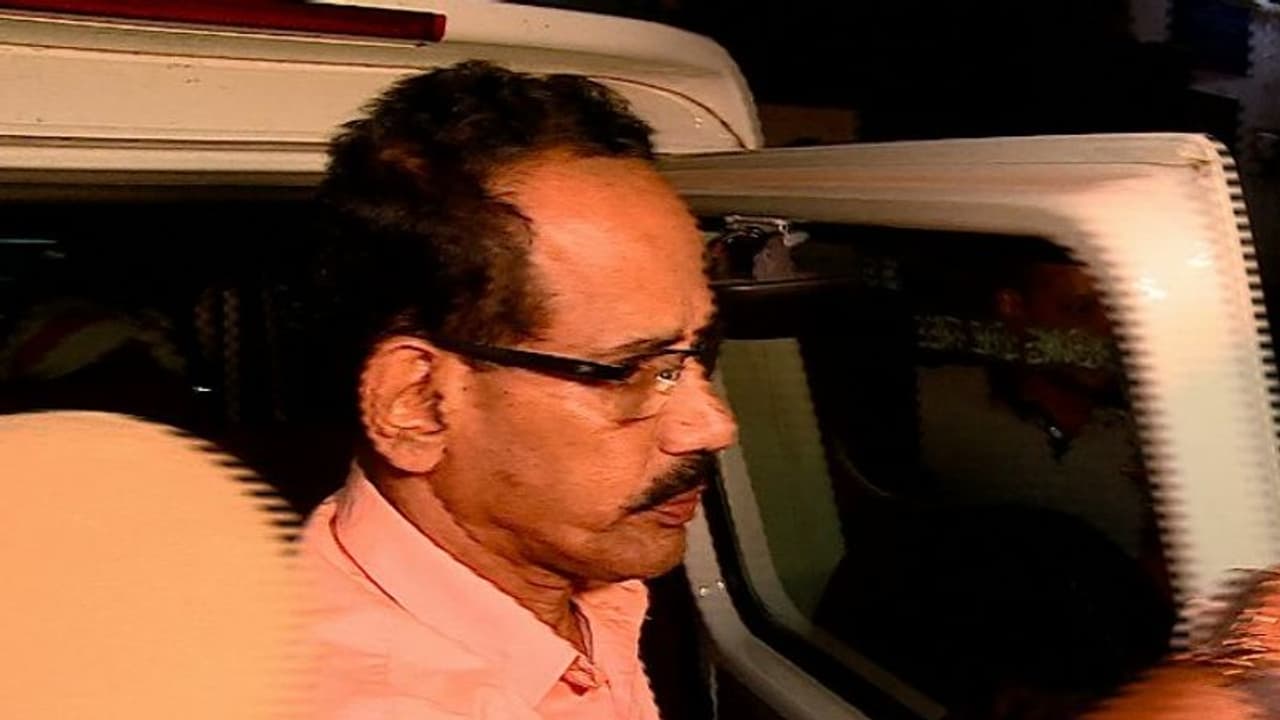 പോക്സോ കേസ്; അറസ്റ്റിലായ മുന് അധ്യാപകന് കെ വി ശശികുമാറിനെ റിമാന്ഡ് ചെയ്തു പോക്സോ കേസ്; അറസ്റ്റിലായ മുന് അധ്യാപകന് കെ വി ശശികുമാറിനെ റിമാന്ഡ് ചെയ്തു