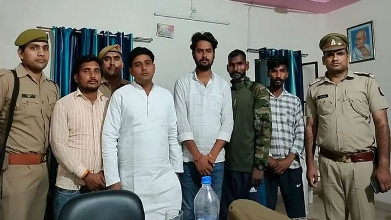 अग्निपथ योजना के विरोध में सेना के उम्मीदवारों को उकसा रहे थे राजनीतिक दल, कांग्रेस सपा कनेक्शन आया सामने अग्निपथ योजना के विरोध में सेना के उम्मीदवारों को उकसा रहे थे राजनीतिक दल, कांग्रेस सपा कनेक्शन आया सामने