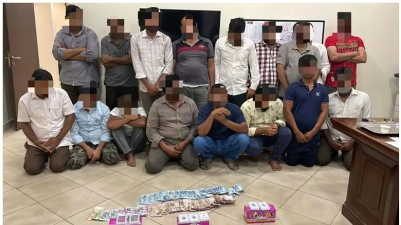 ചൂതാട്ടം നടത്തിയ 18 പ്രവാസികള് കുവൈത്തില് പിടിയില് ചൂതാട്ടം നടത്തിയ 18 പ്രവാസികള് കുവൈത്തില് പിടിയില്