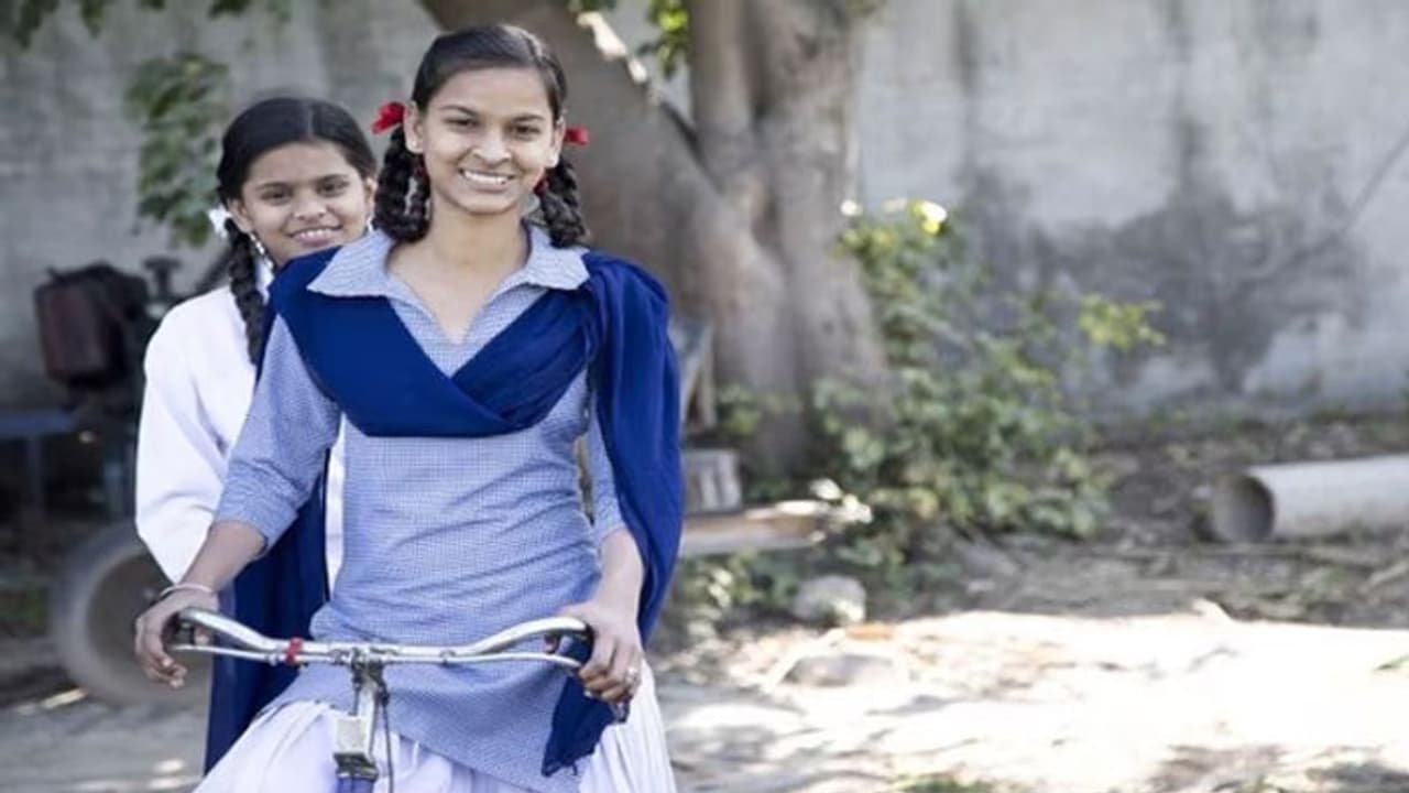 यूपी में बेटियों को मिलने जा रहा बड़ा तोहफा, ट्यूशन फीस होगी माफ, इनको मिलेगा फायदा यूपी में बेटियों को मिलने जा रहा बड़ा तोहफा, ट्यूशन फीस होगी माफ, इनको मिलेगा फायदा