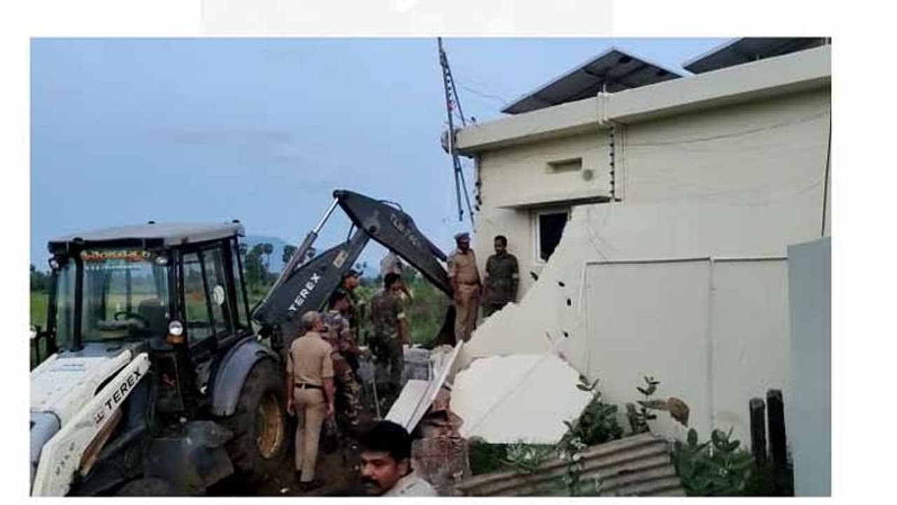 అన్నీ అనుమతులు తీసుకున్న తర్వాతే ఇంటి నిర్మాణం: అయ్యన్న రెండో కొడుకు రాజేష్ అన్నీ అనుమతులు తీసుకున్న తర్వాతే ఇంటి నిర్మాణం: అయ్యన్న రెండో కొడుకు రాజేష్