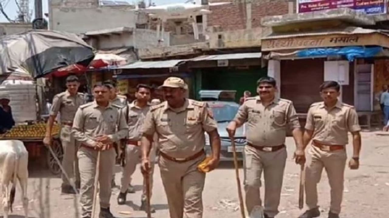 अग्निपथ योजना के विरोध में युवकों को भड़का रहे कुछ कोचिंग संचालक, आगरा में कई केंद्रों को पुलिस ने कराया बंद अग्निपथ योजना के विरोध में युवकों को भड़का रहे कुछ कोचिंग संचालक, आगरा में कई केंद्रों को पुलिस ने कराया बंद