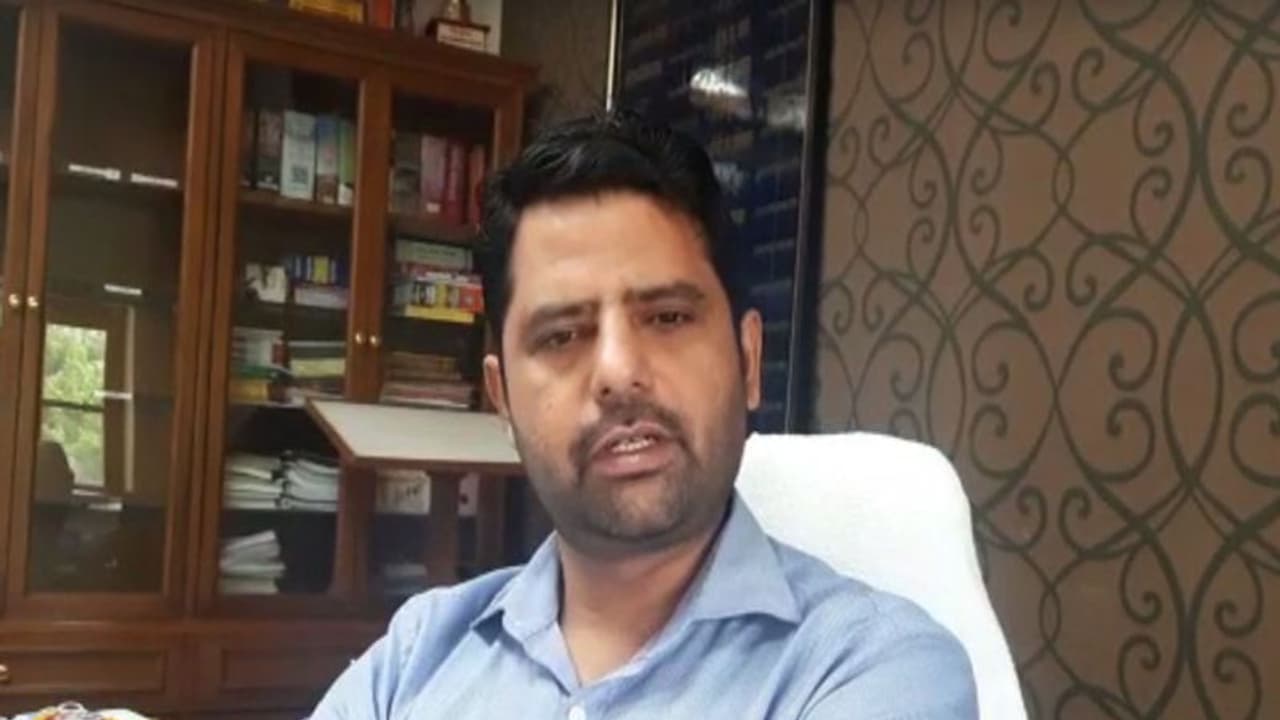 बेटियों के लिए कलेक्टर ने उठाया ऐसा कदम की सीएम ने की तारीफ, पूरे राज्य में सरकार ने शुरू कर दी योजना बेटियों के लिए कलेक्टर ने उठाया ऐसा कदम की सीएम ने की तारीफ, पूरे राज्य में सरकार ने शुरू कर दी योजना