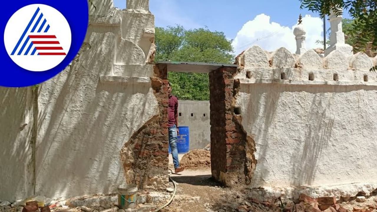 Raichur: ಜಲದುರ್ಗದ ಐತಿಹಾಸಿಕ ದೇಗುಲದ ಗೋಡೆಗೆ ಧಕ್ಕೆ: ಧ್ವಂಸದ ಬಗ್ಗೆ ಹತ್ತಾರು ಅನುಮಾನ!