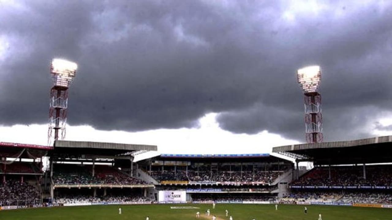 ഇന്ത്യ ദക്ഷിണാഫ്രിക്ക അഞ്ചാം ടി20, ആരാധകരെ നിരാശരാക്കി കാലവസ്ഥാ റിപ്പോര്ട്ട് ഇന്ത്യ ദക്ഷിണാഫ്രിക്ക അഞ്ചാം ടി20, ആരാധകരെ നിരാശരാക്കി കാലവസ്ഥാ റിപ്പോര്ട്ട്