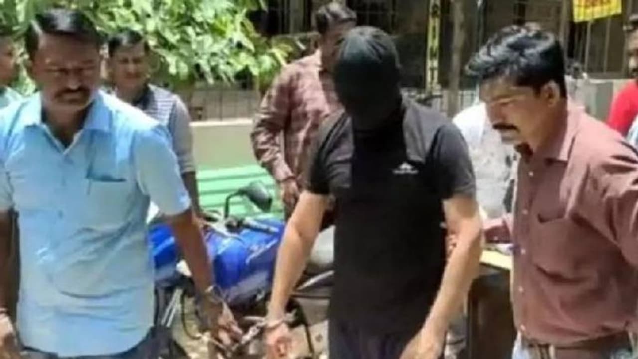 പണിയെല്ലാം നഷ്ടത്തിലാണ്, ഓൺലൈനിൽ നോക്കി മോഷണം പഠിച്ചു, മോഷ്ടാവ് പൊലീസ് പിടിയിൽ പണിയെല്ലാം നഷ്ടത്തിലാണ്, ഓൺലൈനിൽ നോക്കി മോഷണം പഠിച്ചു, മോഷ്ടാവ് പൊലീസ് പിടിയിൽ