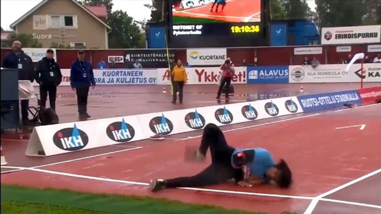 റെക്കോര്‍ഡ് എറിഞ്ഞിടാനുള്ള ശ്രമത്തിനിടെ കാല്‍വഴുതി വീണ് നീരജ്, നെഞ്ചിടിച്ച് ആരാധകര്‍, വീഡിയോ