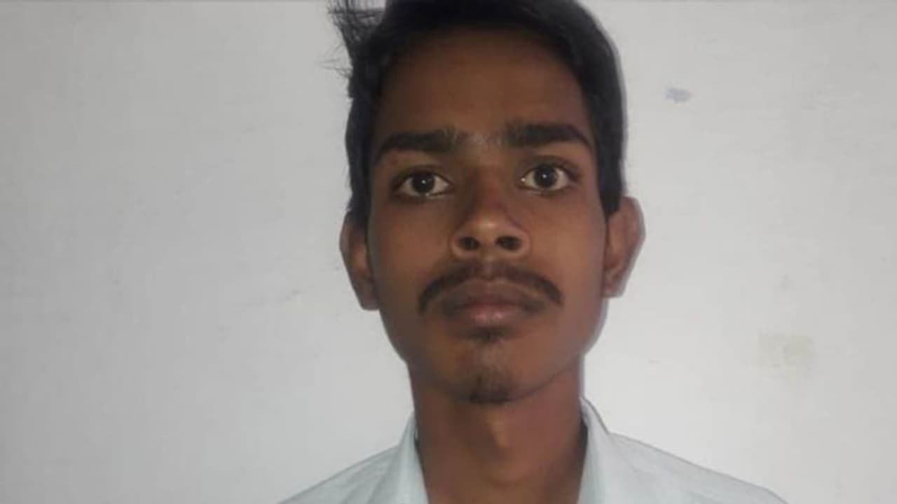 सब्जी बेचने में पिता का हाथ बंटाने के साथ रोजना 10 घंटे की पढ़ाई, इंटर की परीक्षा में जतिन ने ऐसे किया टॉप सब्जी बेचने में पिता का हाथ बंटाने के साथ रोजना 10 घंटे की पढ़ाई, इंटर की परीक्षा में जतिन ने ऐसे किया टॉप