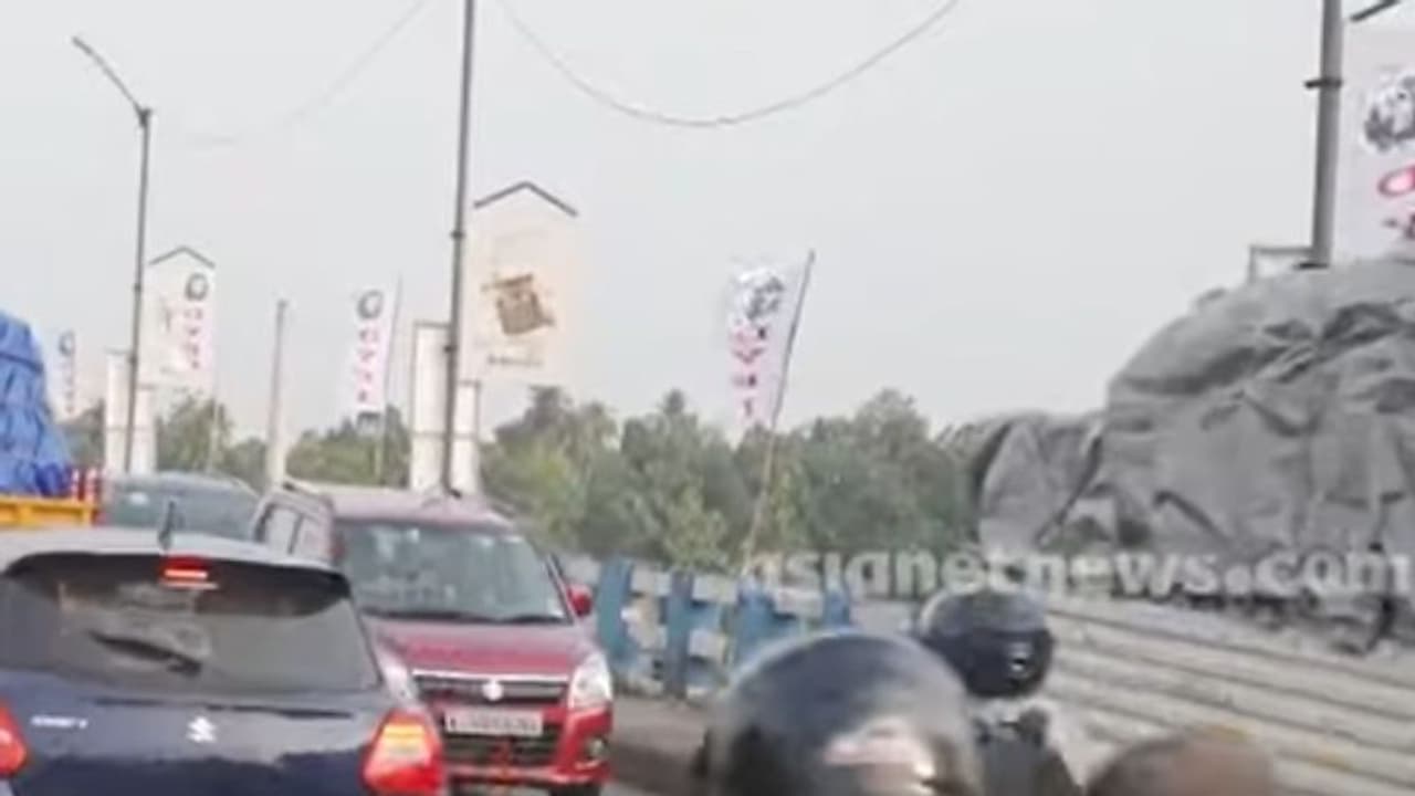 കാലടിയിലെ കുരുക്കിന് പരിഹാരമില്ല; പ്രഖ്യാപനമല്ല, നടപടി വേണമെന്ന് നാട്ടുകാര് കാലടിയിലെ കുരുക്കിന് പരിഹാരമില്ല; പ്രഖ്യാപനമല്ല, നടപടി വേണമെന്ന് നാട്ടുകാര്