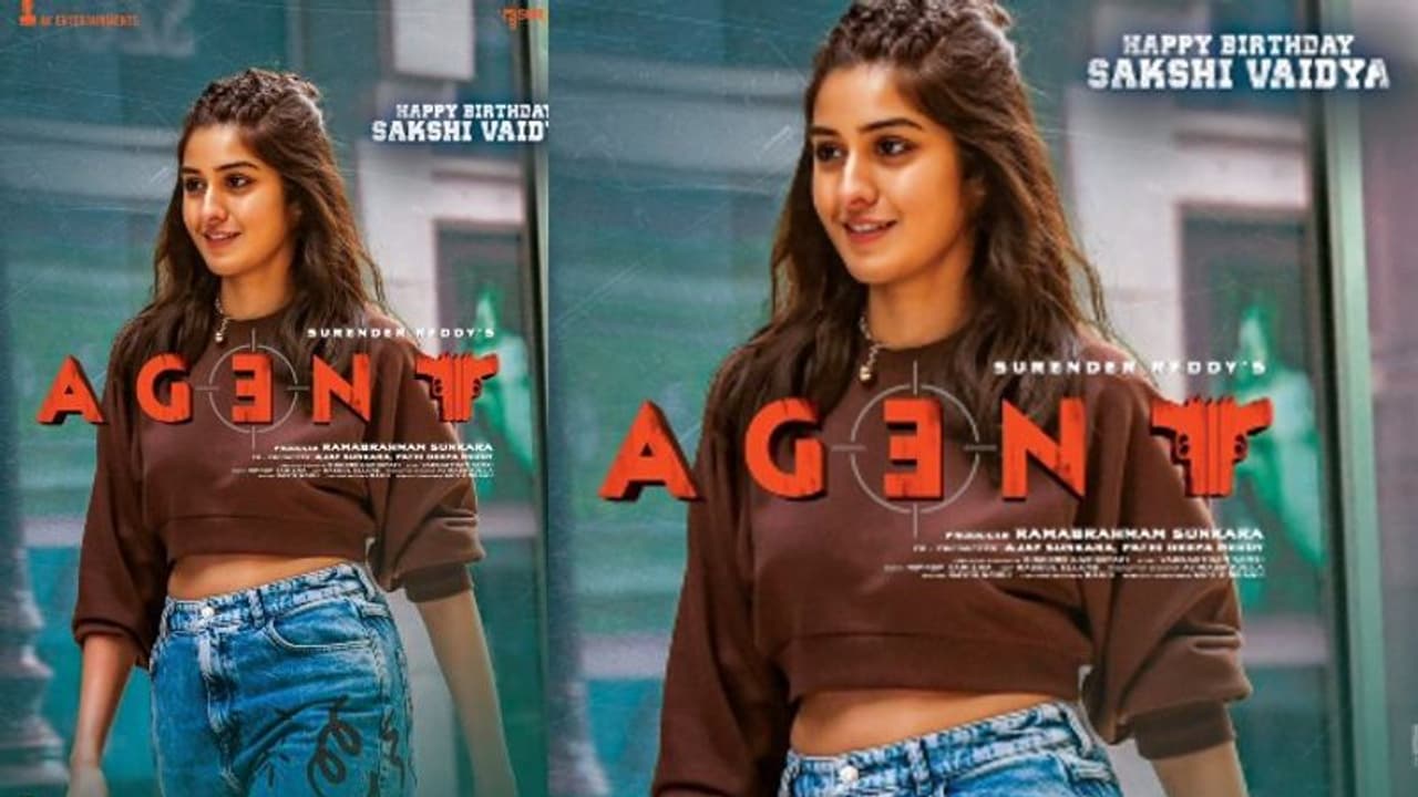 అఖిల్ ఏజెంట్ నుంచి హీరోయిన్ ఫస్ట్లుక్, సాక్షీ వైద్య మామూలుగా లేదుగా అఖిల్ ఏజెంట్ నుంచి హీరోయిన్ ఫస్ట్లుక్, సాక్షీ వైద్య మామూలుగా లేదుగా